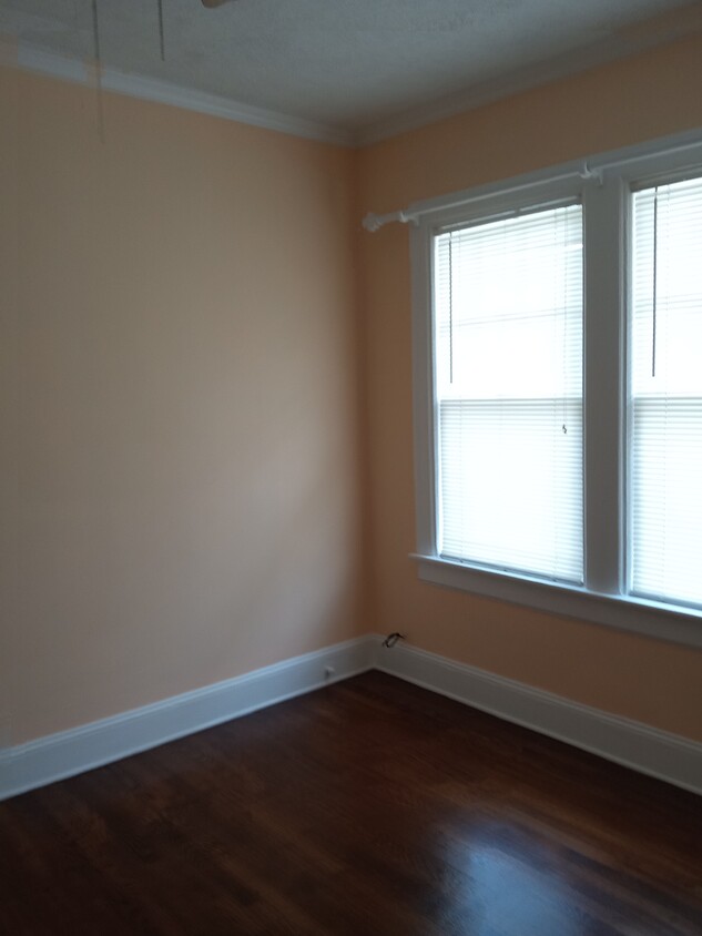 livingroom - 2561 Myra St