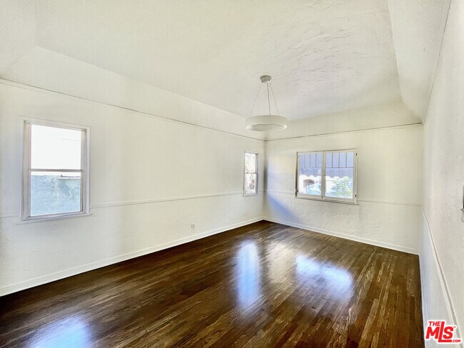 Foto del edificio - 857 S Curson Ave