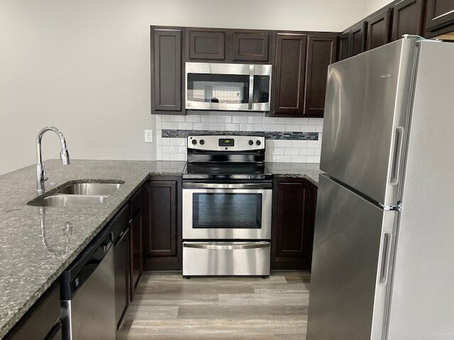 Building Photo - 5357 N Cypress Dr