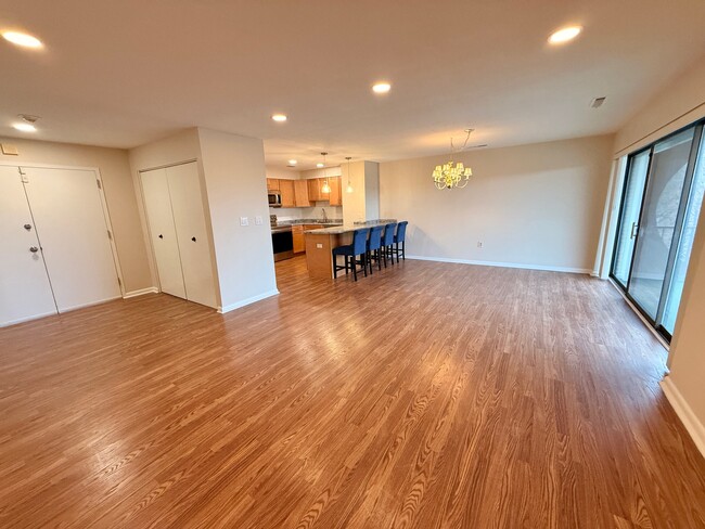 Building Photo - 1006 Paradise Rd