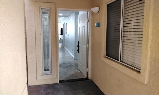 Building Photo - 270 E Flamingo Rd