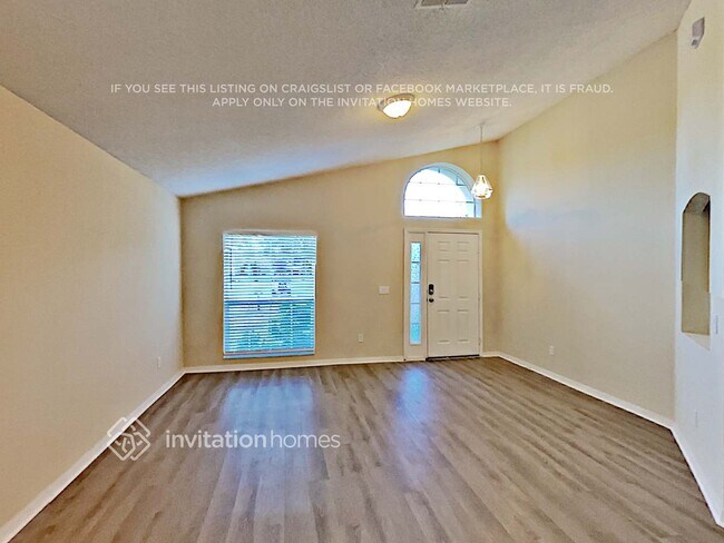 Foto del edificio - 482 Saddell Bay Loop