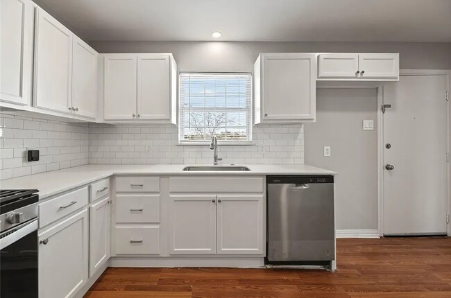 Foto del edificio - 9951 Bowman Blvd