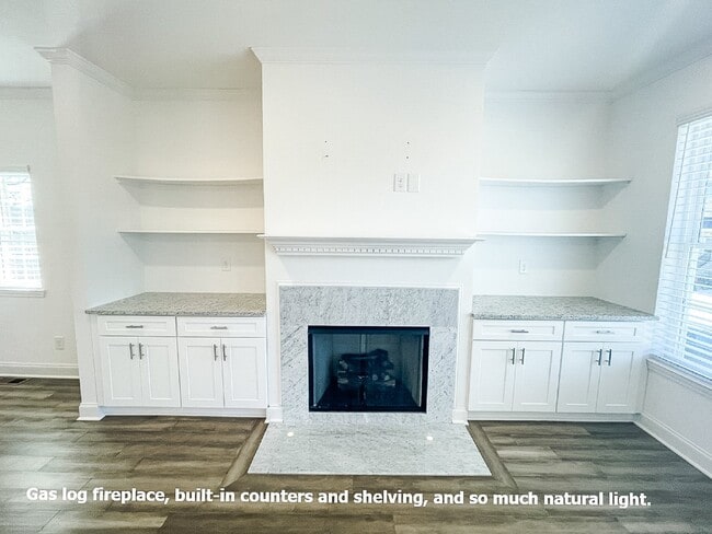 Building Photo - Pet Friendly End Unit Townhome