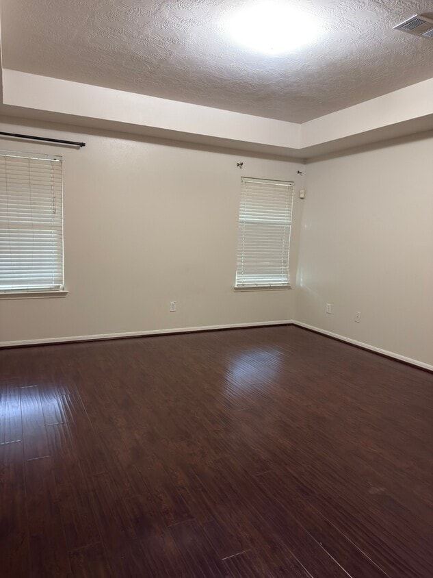 Building Photo - 16147 April Ridge Dr