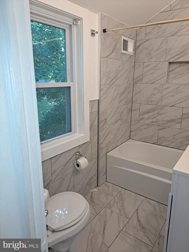 Foto del edificio - 8719 Sundale Dr