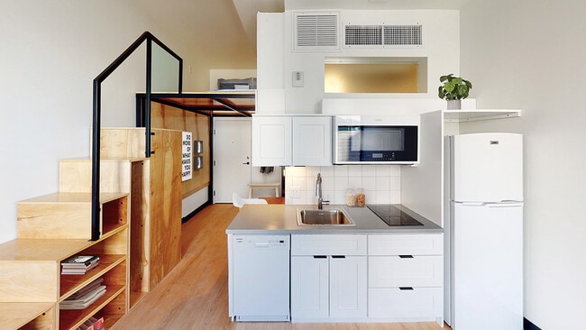 Studio - Emerald - Art Studios Apartments