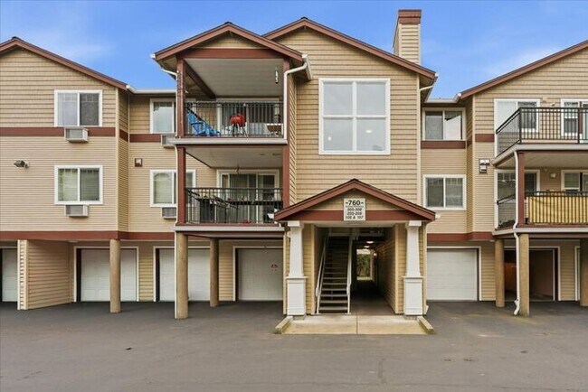 Foto del edificio - $1,895 • Modern 2BR Condo in Tanasbourne – Garage Included!