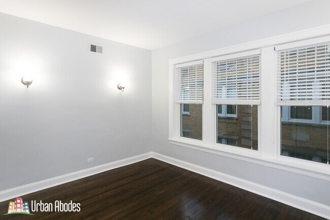 Foto del edificio - 1104 W Glenlake Ave