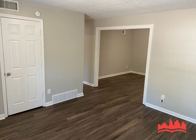 Foto del edificio - 5082 Chantilly Dr