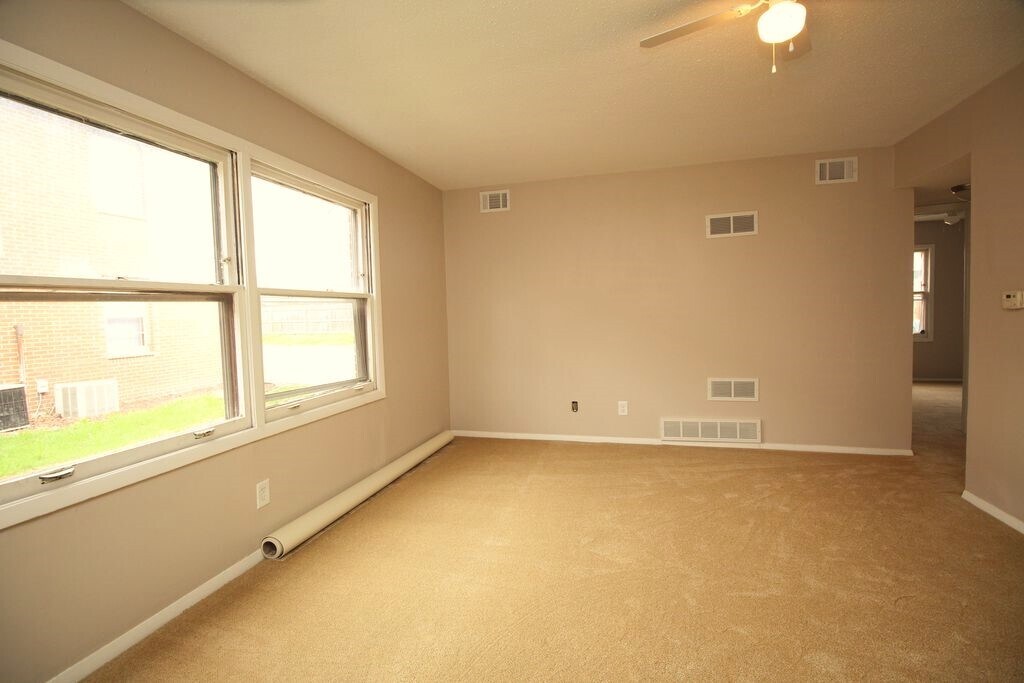 833 Kimberly Dr, Dekalb, IL 60115 Apartments in Dekalb, IL