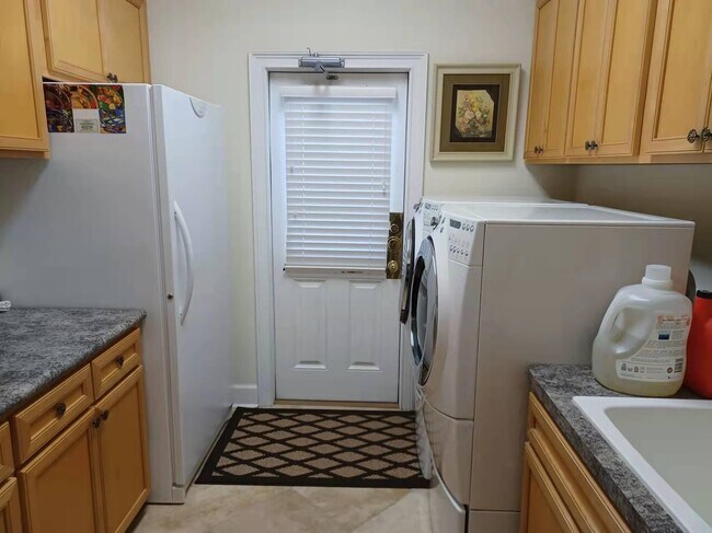 Building Photo - 3134 Baringer Hill Dr
