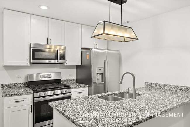 Building Photo - 2038 W 21st St