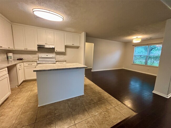 Building Photo - 16322 Long Valley Ct