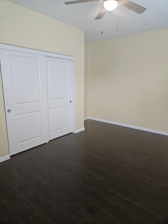 Building Photo - 5913 Moonlight Peak Dr