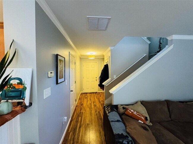 Foto del edificio - 106 Cypress Ct