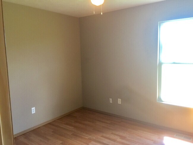 Foto del edificio - 2 bedroom 2 bath duplex in Clever!