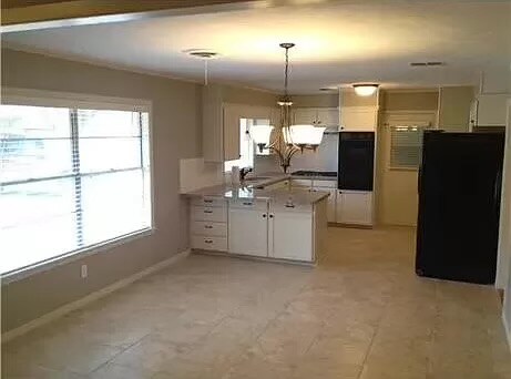 Building Photo - 1006 Village Dr