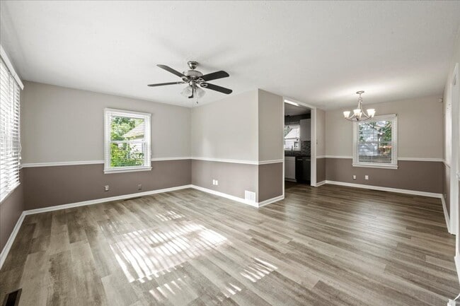Building Photo - 2113 Pamela Dr