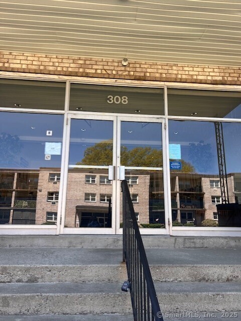 Building Photo - 308 Meadowside Rd