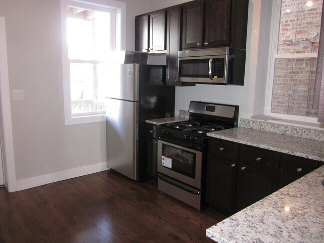 Foto del edificio - 2642 W HADDON AVE