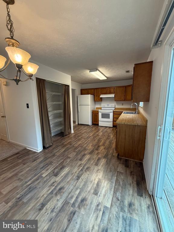 Foto del edificio - 402 Shaw Ct