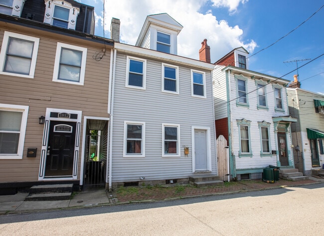 Building Photo - 1810 Larkins Way