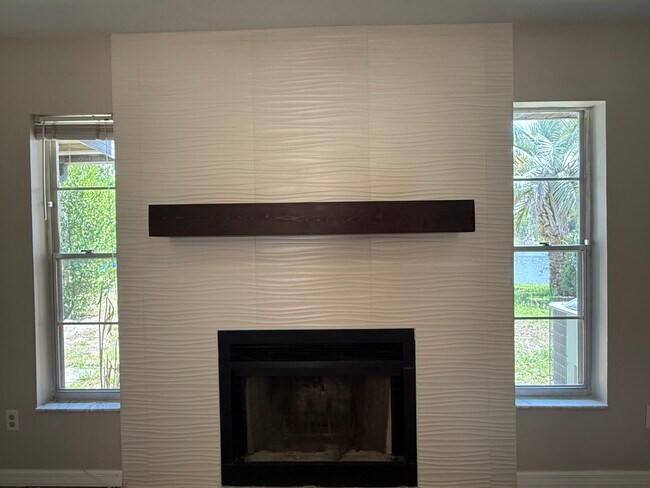 Building Photo - 160 Clear Lake Cir