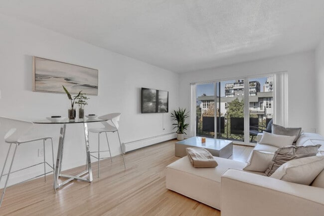 Building Photo - 1550 W 11th Ave