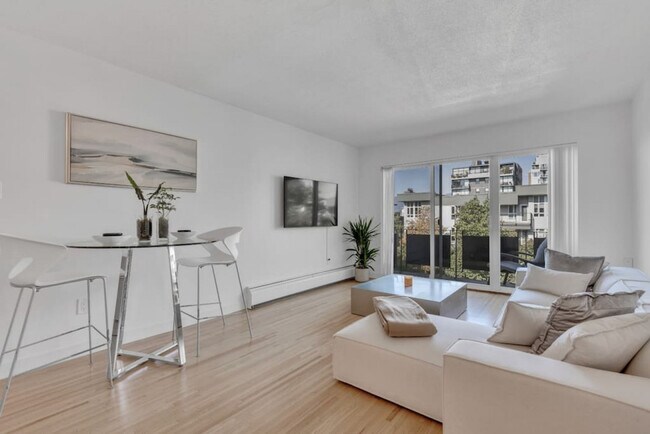 Photo du bâtiment - 1550 W 11th Ave