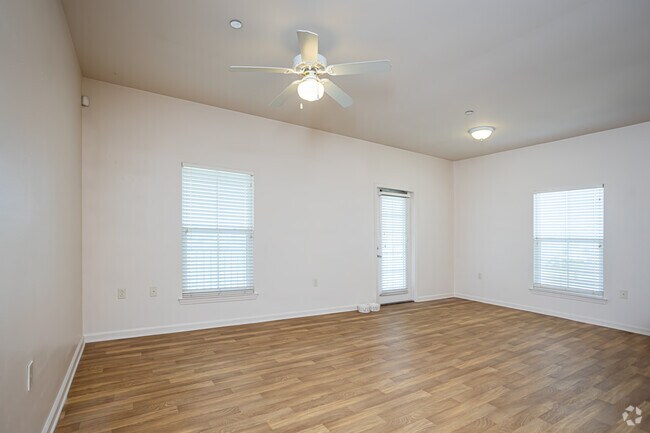 2BR, 1BA - 896SF - Sala de estar/comedor - Harmony Oaks