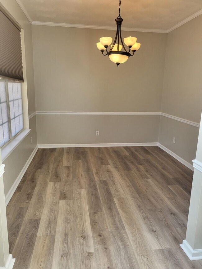 Building Photo - 2127 Kingsley