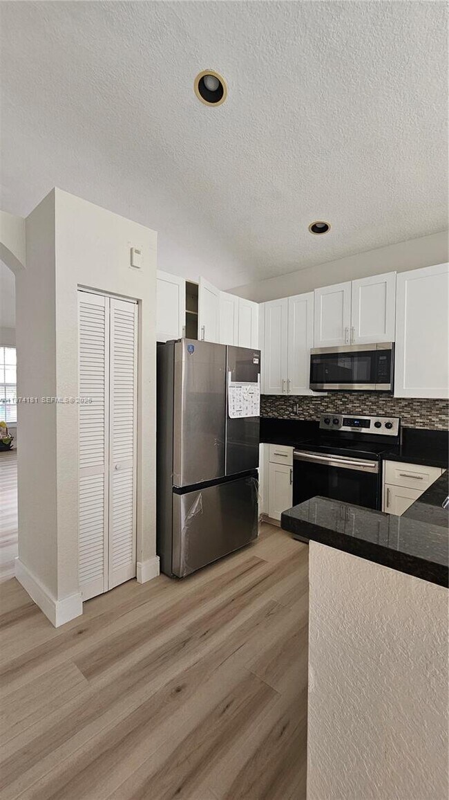 Foto del edificio - 7983 NW 18th Ct