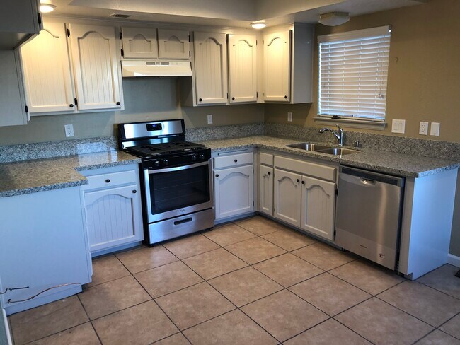 Foto del edificio - 14025 Smoketree St