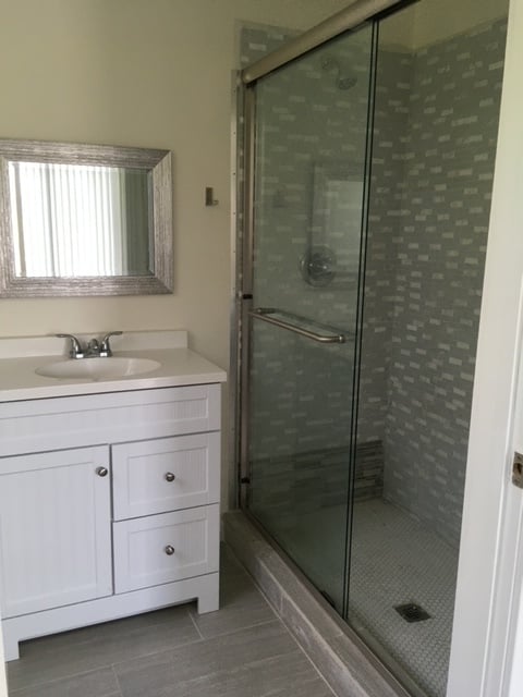 bath room - 10538 Draper Ave