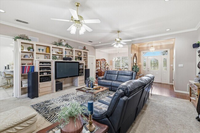 Foto del edificio - 113 Green Oaks Ct