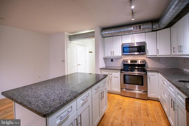 Building Photo - 224 Church St