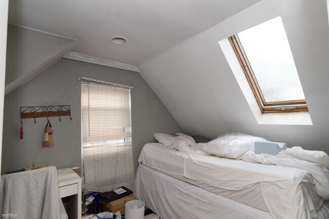 Foto del edificio - 5 br, 2 bath House - 48 Pratt St