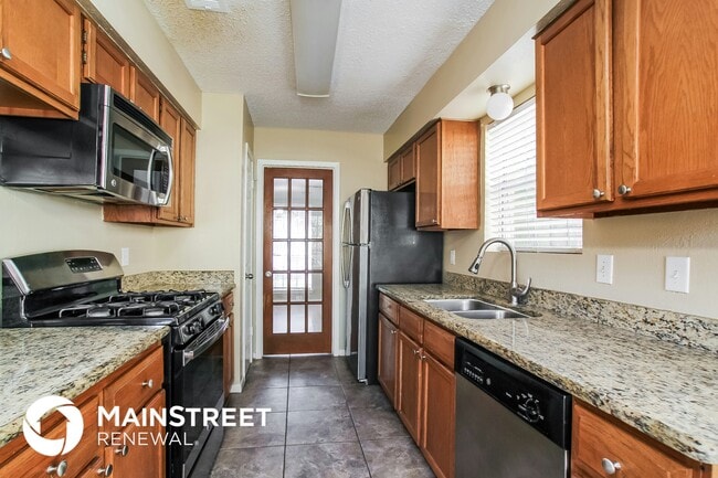 Building Photo - 18926 Sandia Pines Dr