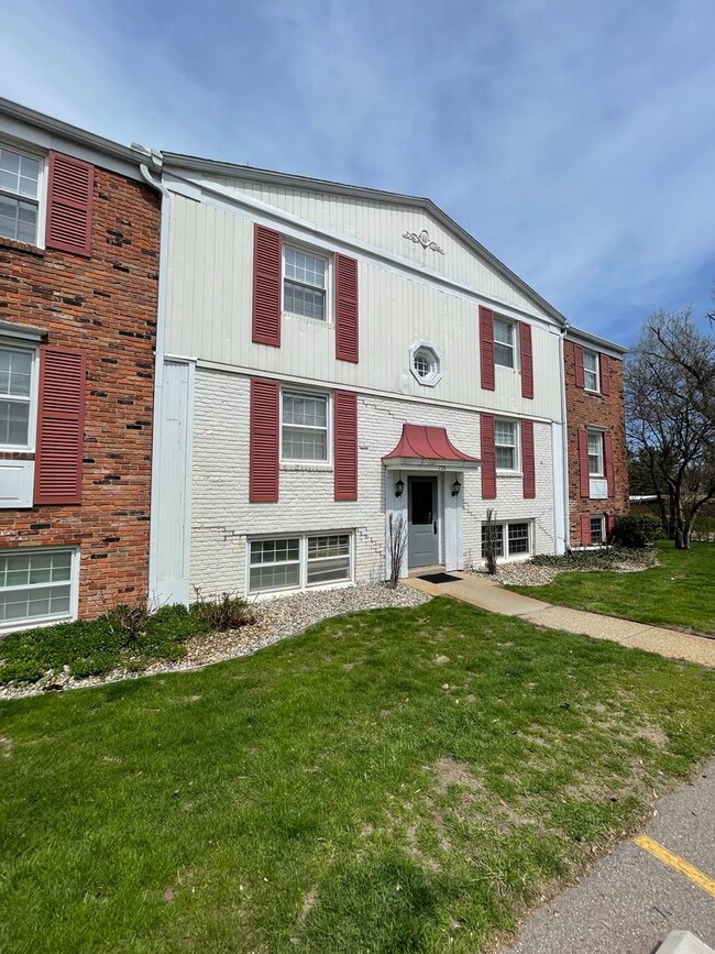 Building Photo - Two Bedroom Condo in Kalamazoo