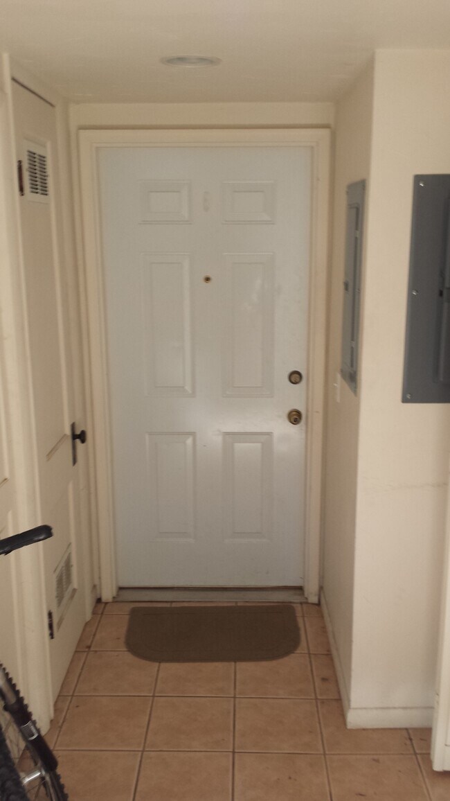 515 Bluemont Ave Unit 2, Manhattan, KS 66502 Apartments in Manhattan