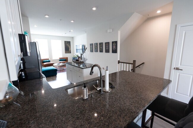 Building Photo - 2807 Evansgreen Dr