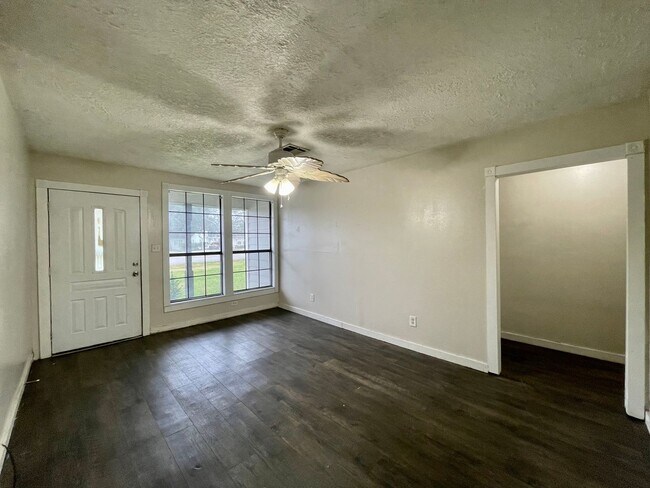 Foto del edificio - 2450 S 8th St