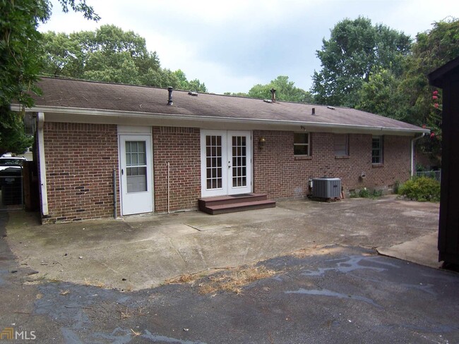 Building Photo - 695 Glochester Pl NW