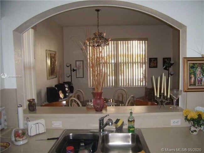 Foto del edificio - 8936 W Flagler St
