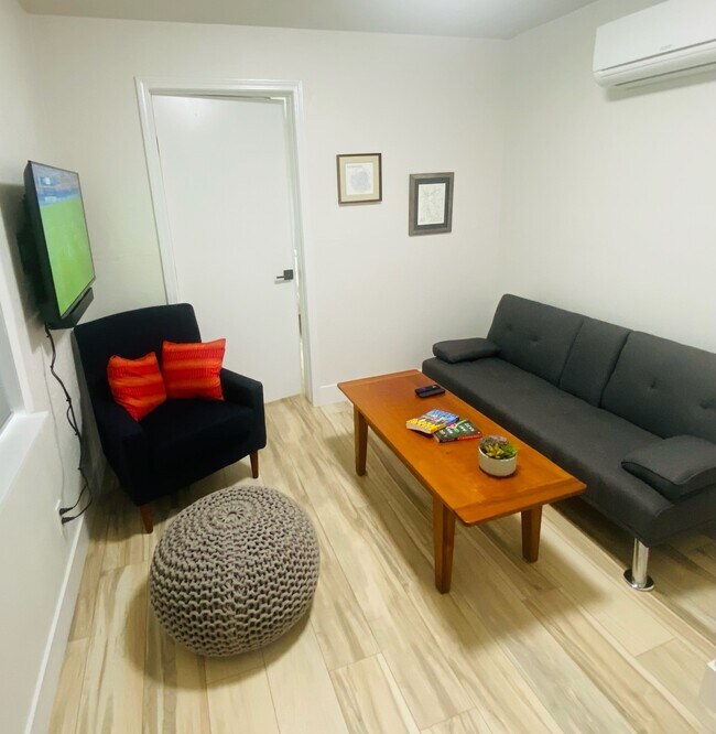 Foto del edificio - 805 Highland Ave