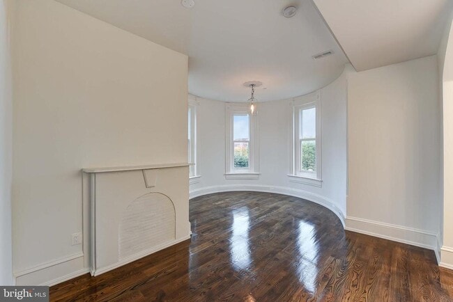 Building Photo - 501 Seward Square SE