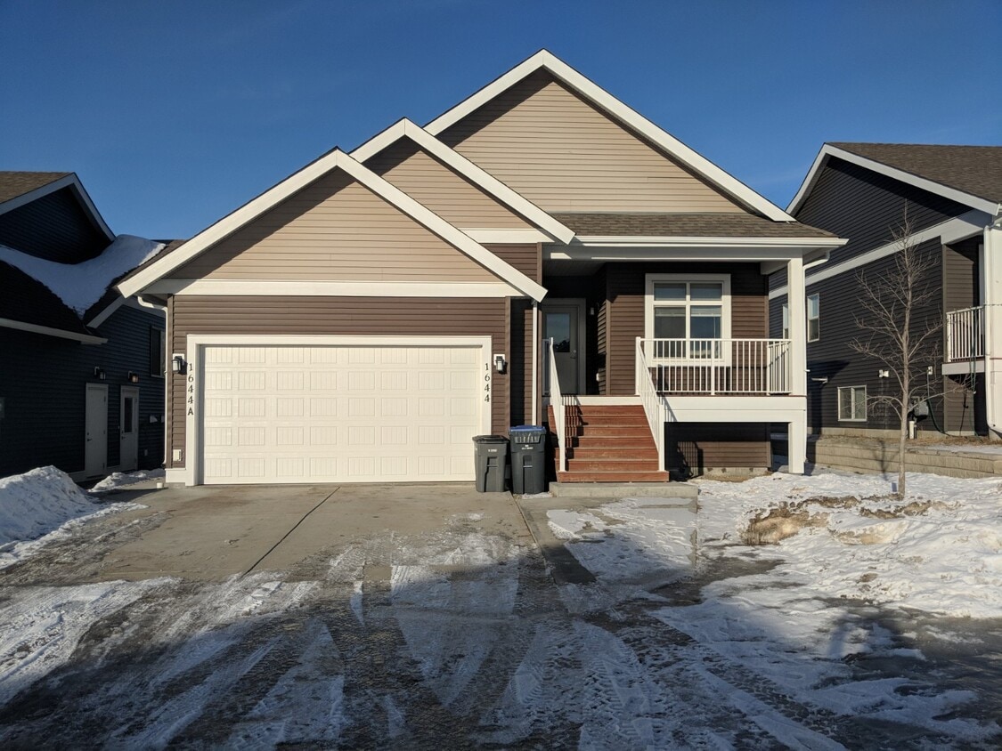 Primary Photo - 1632-16387 87 Ave