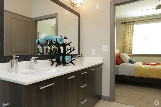 bathroom_1BR, 1BA - 818 ft² - Camden Buckhead Square