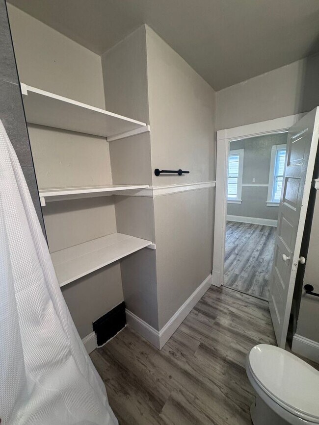 Foto del edificio - Recently Remodeled 2-Bedroom Home Near Brady Street - Ask About Our Leasing Specials!